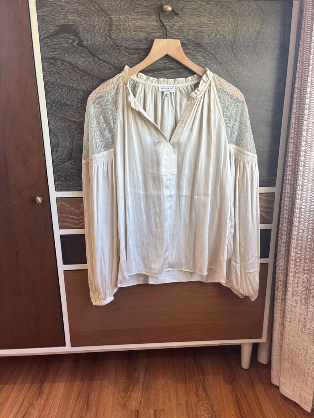 Current Air Cream Lace-Shoulder Peasant Blouse